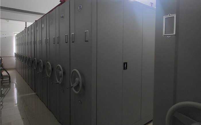 ��ɫ�ܼ����И�